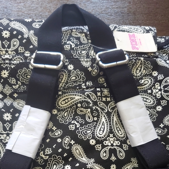 New Victoria's Secret Black & White Bandana Backpack Purse - Picture 6 of 8